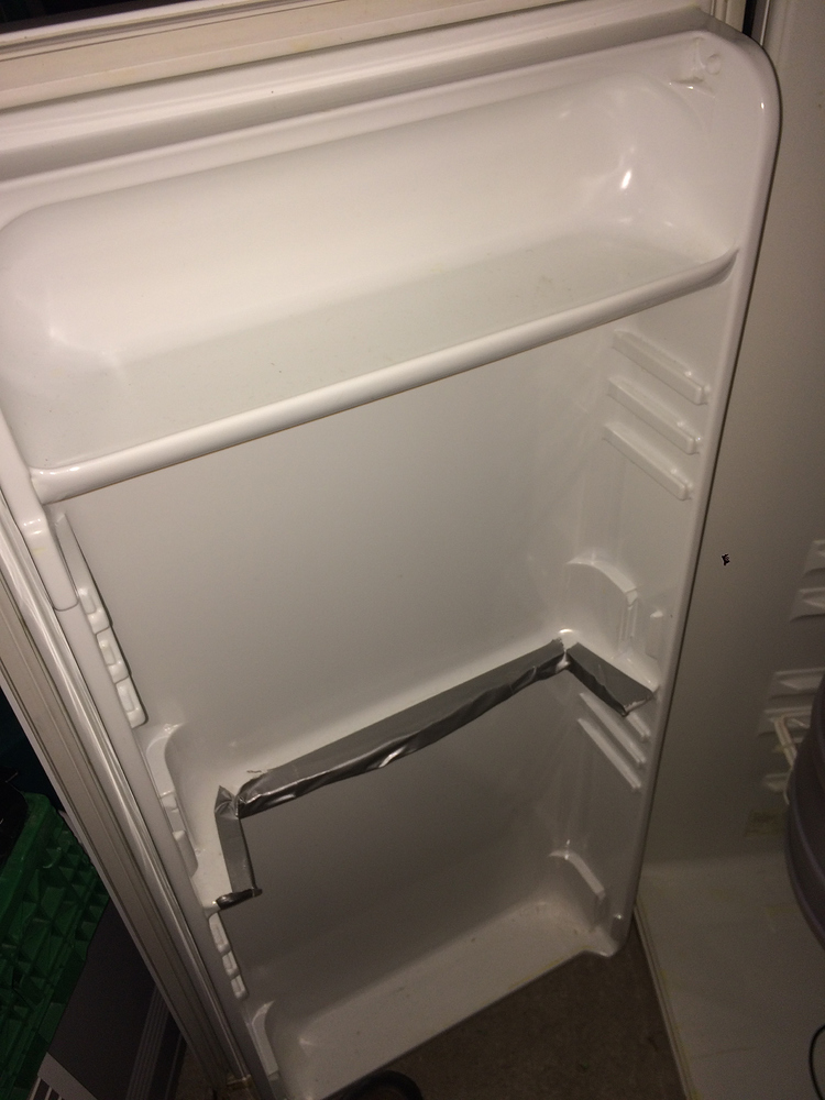 Small fridge built into a fermentation chamber fridgebuild BrewPi